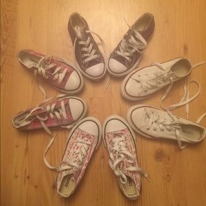 4 pairs of Chucks